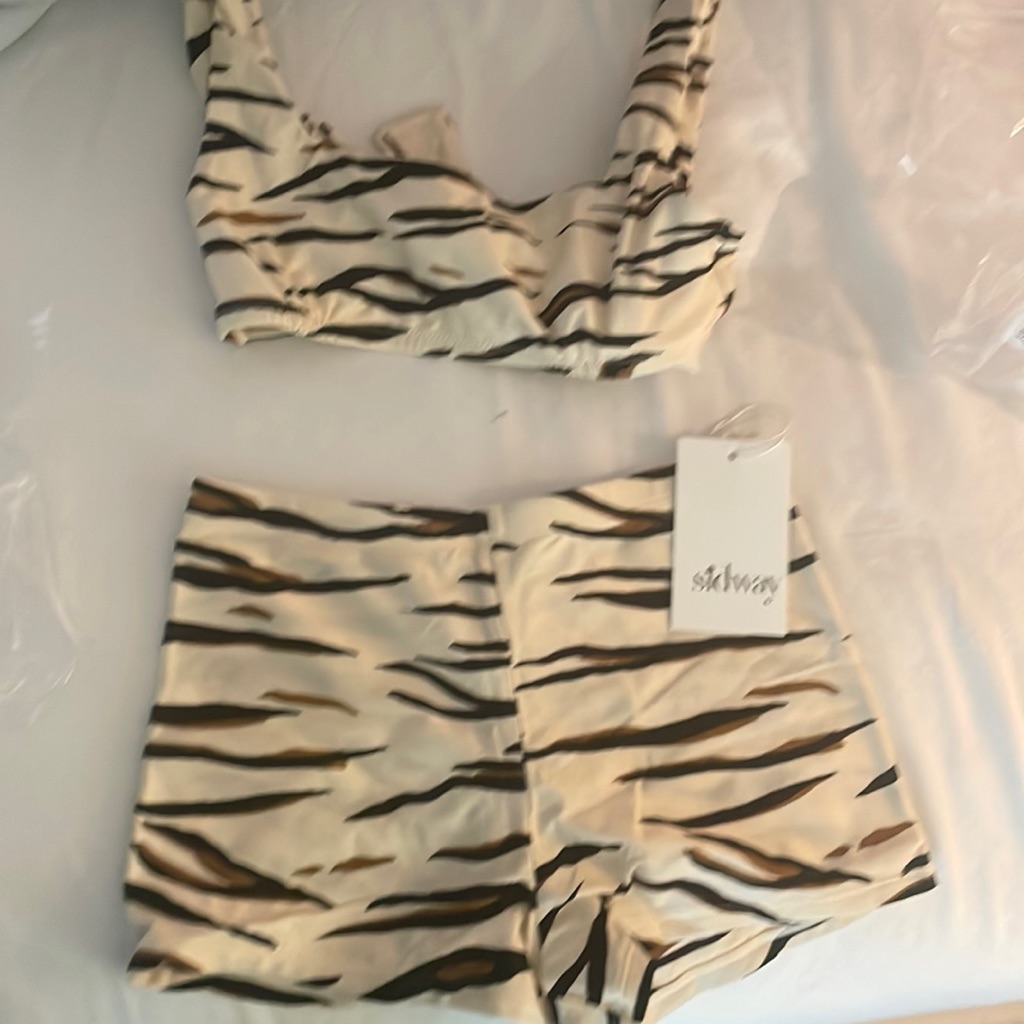 Small Top. Medium Bottom